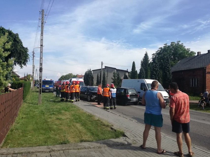 Na ulicy Kolberga w Pszowie zderzyły się czołowo dwa...