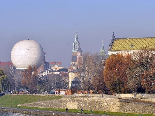 Lot balonem jest jedną z atrakcji turystycznych w Krakowie