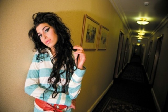 Piosenkarka Amy Winehouse zmarła w wieku 27 lat.