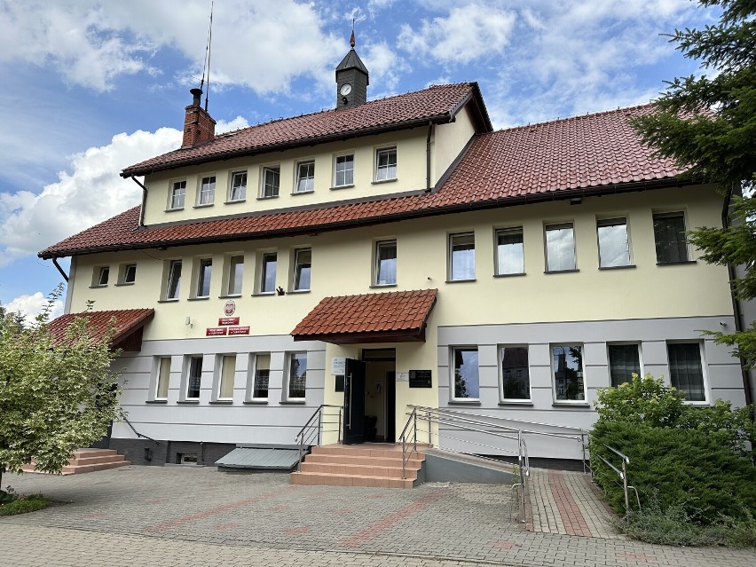 Zakończył się remont budynku Urzędu Gminy w Dąbrównie. Efekt końcowy na wielki plus