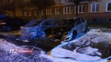Pożar w Katowicach. W Janowie doszczętnie spłonęły dwa auta, kolejne dwa są uszkodzone