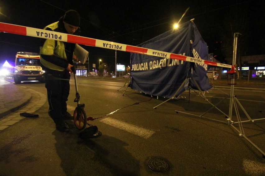 Wrocław: Śmiertelny wypadek na Grabiszyńskiej. Zginął potrącony 22-latek (ZDJĘCIA)