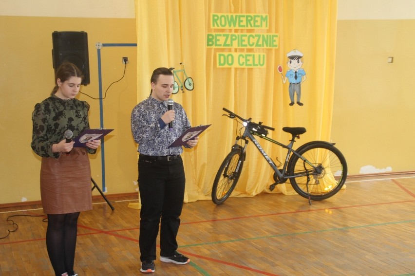 Otwarcie rowerowni w PSP 5 Radomsko w pierwszy dzień wiosny