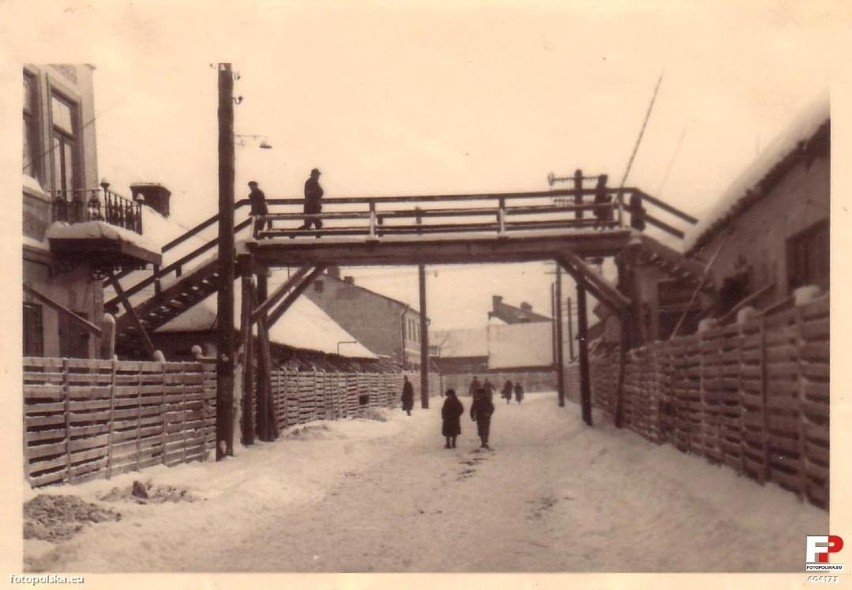 Lata 1940-1943. W skierniewickim getcie. Ul. Stefana...