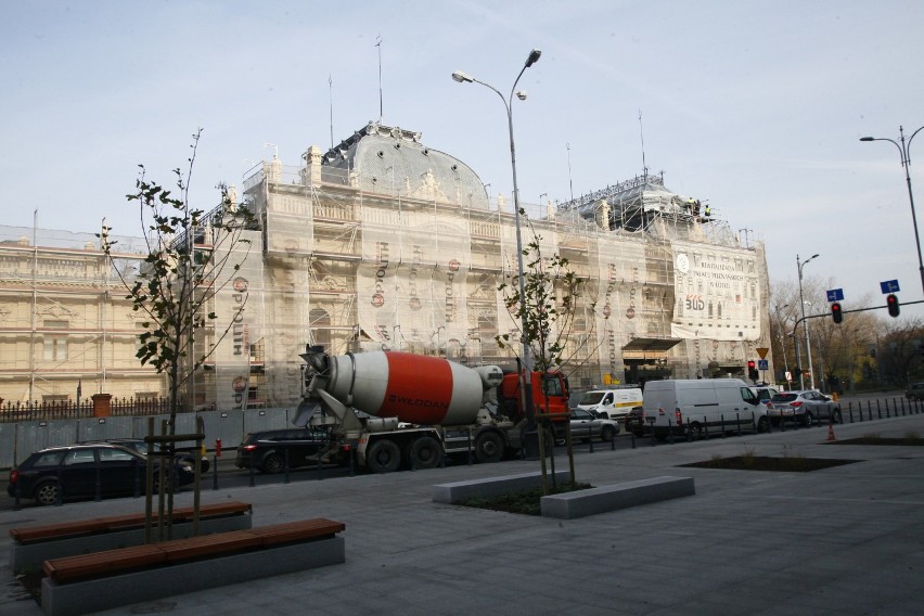 Hotel Puro przy Ogrodowej. Plac przed hotelem już gotowy. Hotel otwarty zostanie zimą