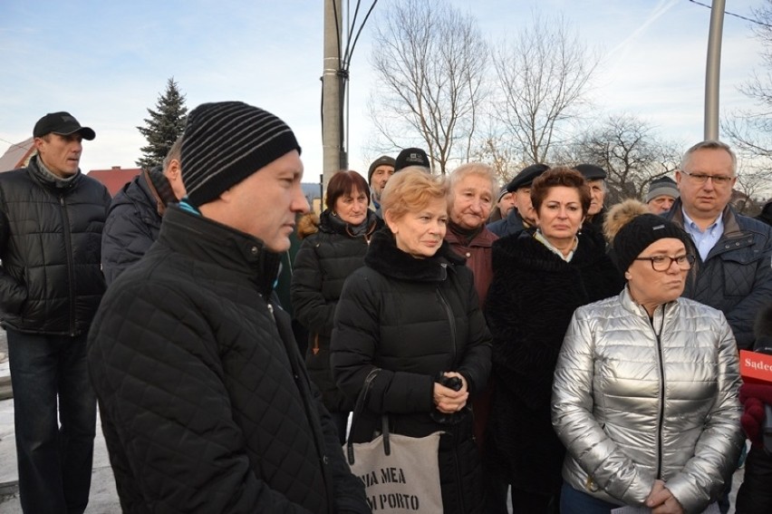 Nowy Sącz. Mieszkańcy osiedla Helena żądają innej organizacji ruchu na rondzie 