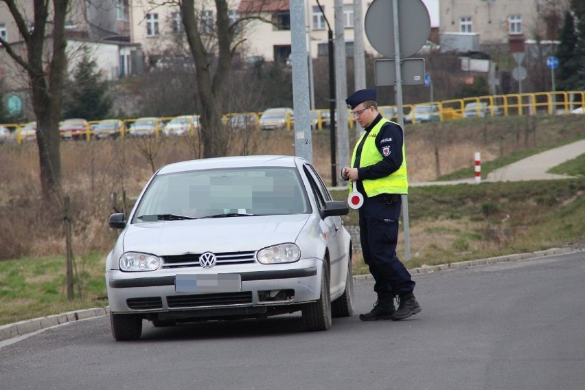 Policjanci z nakielskiej „drogówki” oraz mundurowi z...