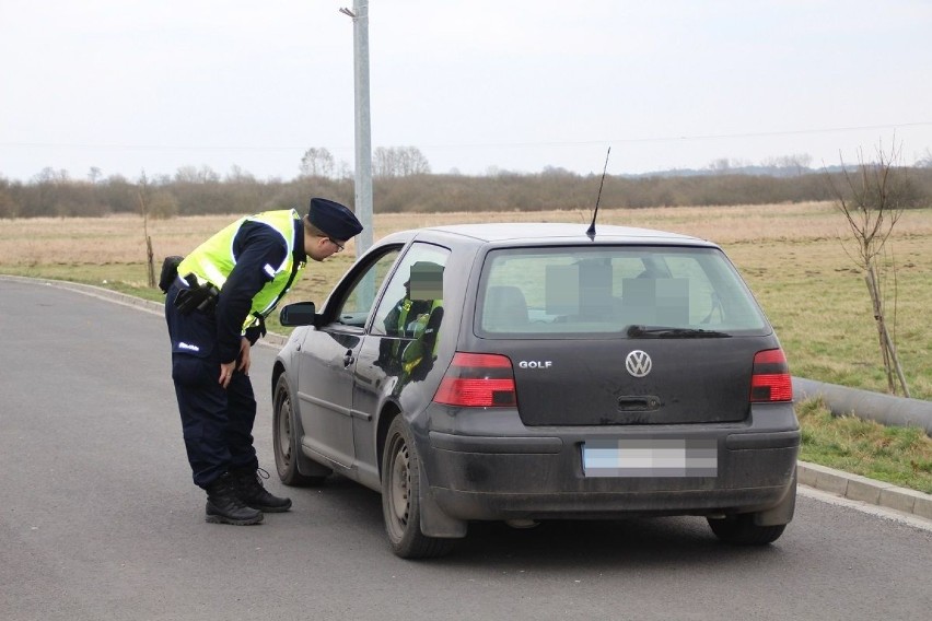 Policjanci z nakielskiej „drogówki” oraz mundurowi z...