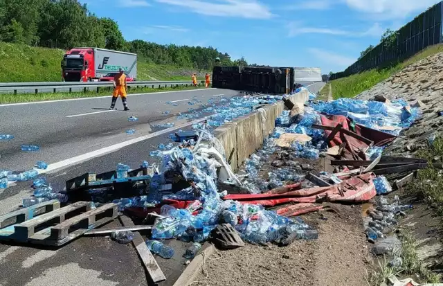 Przewrócona ciężarówka na autostradzie A4 koło Brzeska, 13.05.2024