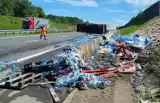 Przewrócona ciężarówka na autostradzie A4 koło Brzeska, jezdnia w kierunku Rzeszowa zablokowana. Mamy zdjęcia