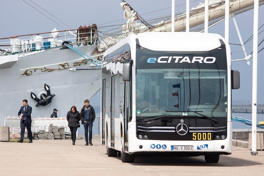 Takiego autobusu jeszcze w Gdyni nie było! Supernowoczesny, zachwycający Mercedes-Benz eCitaro zaprezentowany nad morzem ZDJĘCIA