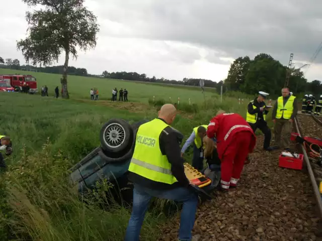 Auto wjechało pod pociąg w Bełku