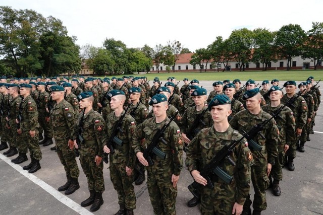 W sobotę 12 sierpnia w Centrum Szkolenia Wojsk Lądowych w Poznaniu odbyła się przysięga uczniów - a teraz żołnierzy z Certyfikowanych Wojskowych Klas Mundurowych