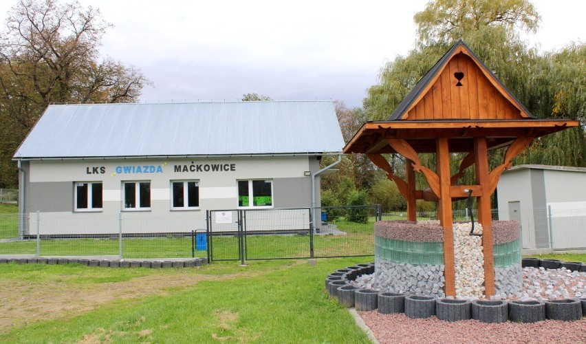 Odnowiona agronomówka w Maćkowicach w gminie Żurawicy.