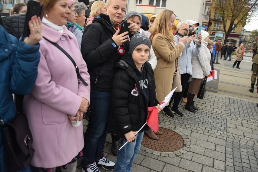 Obchody Święta Niepodległości zgromadziły sporą grupę...