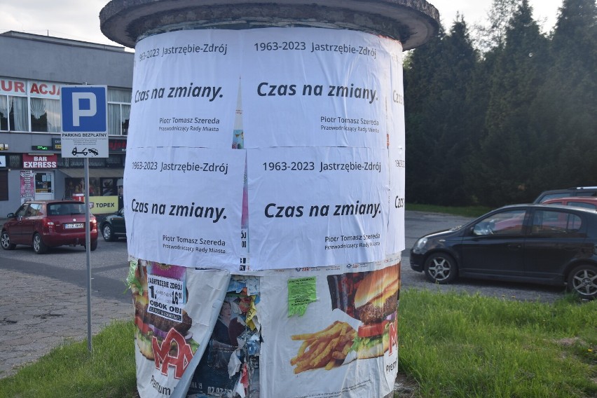 Plakatów ma być w mieście w kilkaset. Oprócz nich są też dwa...