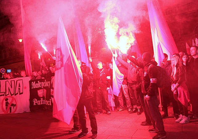 Kraków. Marsz narodowców [ZDJĘCIA, WIDEO]
