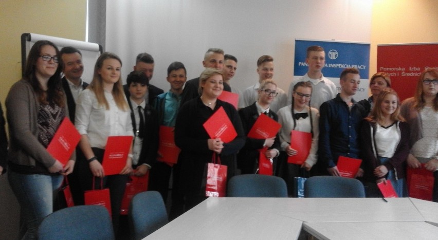 Uczennica ZSP nr 4 w Malborku wygrała konkurs o bezpieczeństwie i higienie pracy
