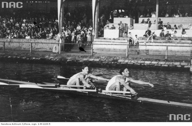 Międzynarodowe Regaty Wioślarskie w Bydgoszczy. 
Dwójka wioślarska Jerzy Ustupski i Roger Verey z AZS Kraków podczas zawodów.
Rok: 1939-07