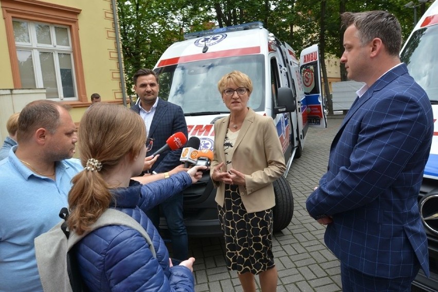 Nowe karetki trafiły w piątek do pogotowia ratunkowego w...