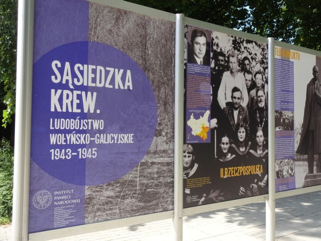 Wystawę „Sąsiedzka krew. Ludobójstwo wołyńsko-galicyjskie 1943–1945” można obejrzeć na Skwerze im. Stefana Żeromskiego w Kielcach. Będzie dostępna do końca lipca 2023 roku.