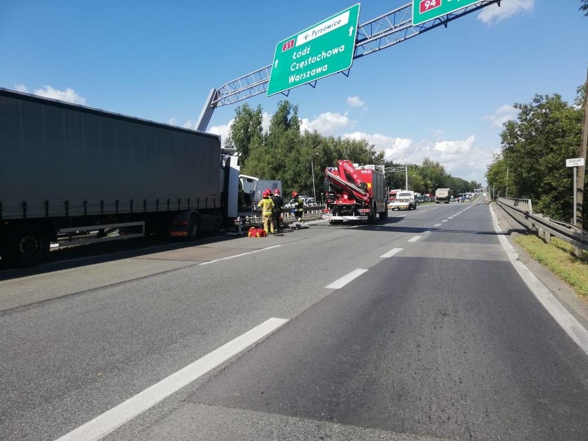 Dąbrowa Górnicza: Groźny wypadek na S1. Ciężarówka zderzyła się z samochodem osobowym