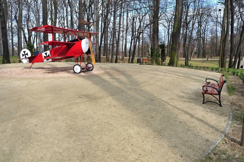 Replika samolotu Czerownego Barona już w parku (ZDJĘCIA)