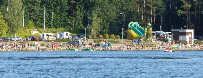 Tłumy na skarżyskim Rejowie. To miejsce szczególnie upodobali sobie mieszkańcy...Radomia (ZDJĘCIA)