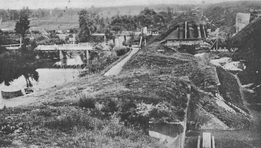 Fort I Centralny z września 1915 r. Na pierwszym planie...