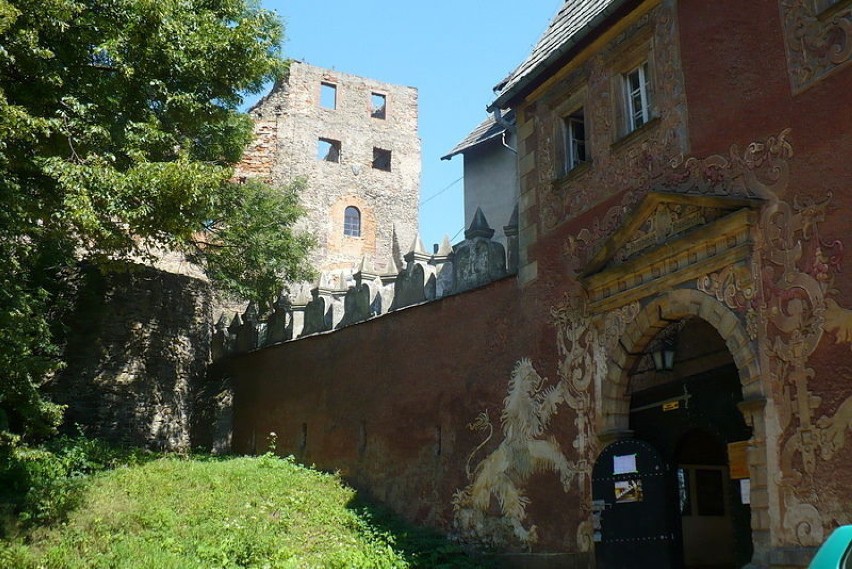 Brama Lwów i widok na ruiny górnego zamku. Najstarsze...