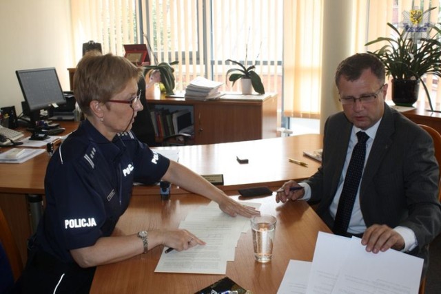 Inspektor Beata Perzyńska, komendant sopockich policjantów i prezydent Sopot, Jacek Karnowski.