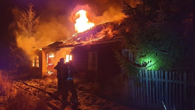 Jedna osoba ucierpiała w pożarze domu przy ulicy Młodzawy w Skarżysku-Kamiennej