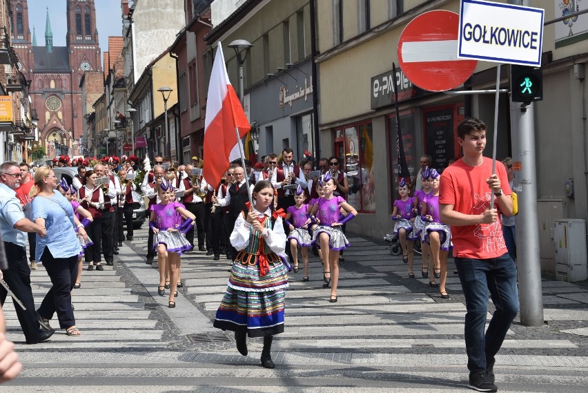 Parada Orkiestr i Mażoretek Festiwalu "Złota Lira" przemaszerowała przez Rybnik