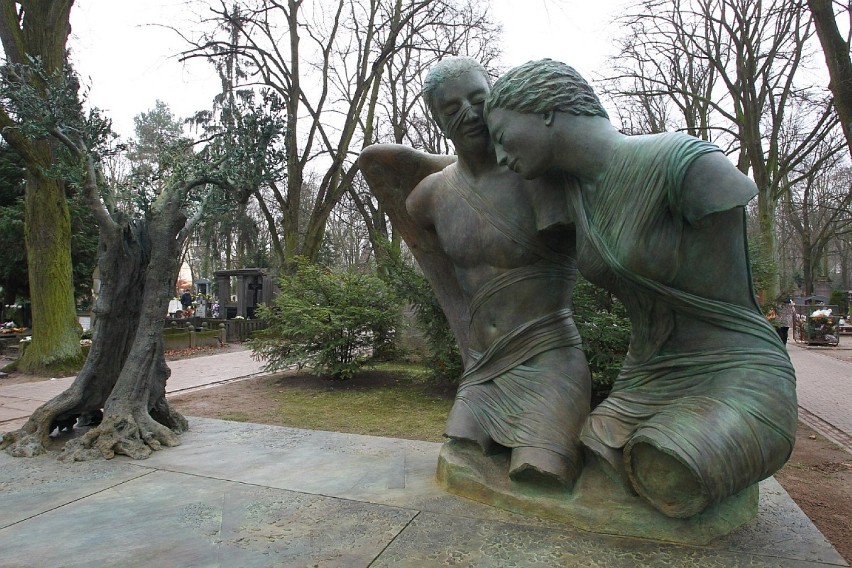 Rzeźby Mitoraja na poznańskiej Nowinie