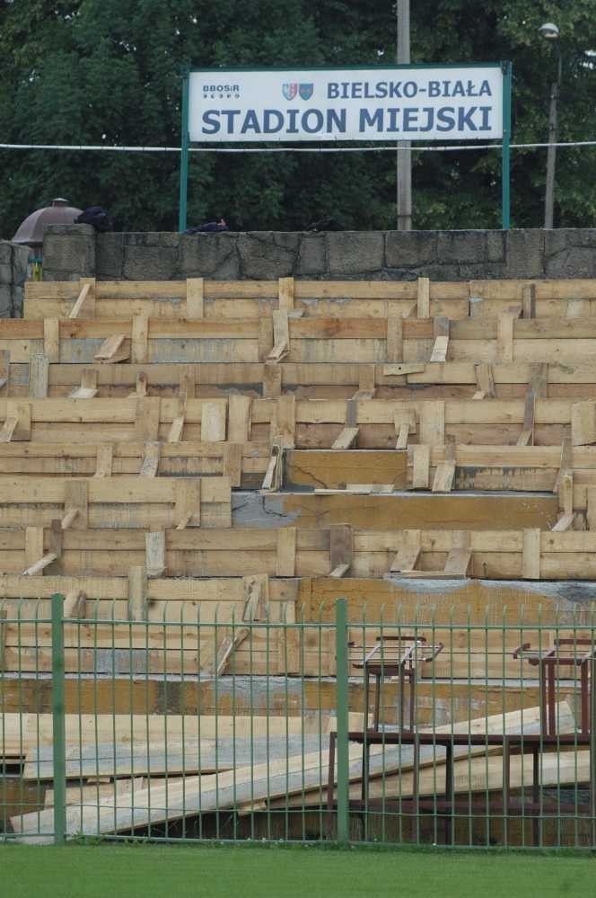 Podbeskidzie już z licencją w pośpiechu naprawia stadion. Prace mają trwać do 17 lipca [ZDJĘCIA]