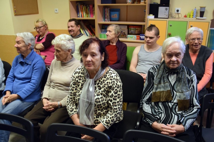 Stargardzkie maluszki z Tęczowej Przygody wystąpiły dla seniorów z Dziennego Domu „Senior+” [ZDJĘCIA, WIDEO]