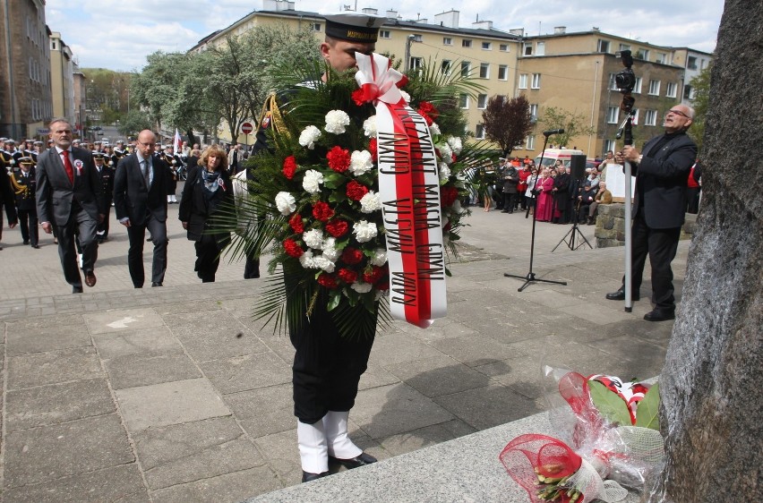 Uroczystość pod pomnikiem Konstytucji 3 Maja w Gdyni [ZDJĘCIA]