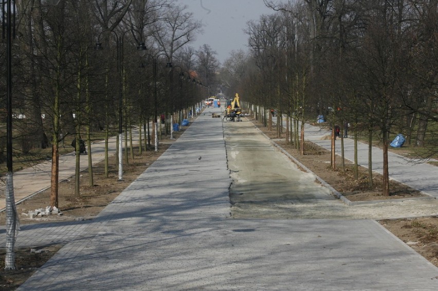 Remont alei w legnickim parku (ZDJĘCIA)