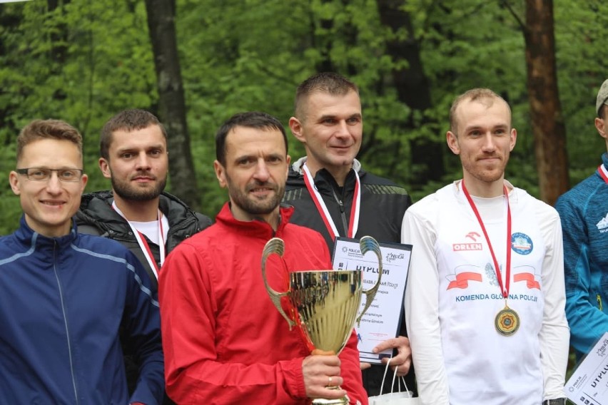 Aron Przybył wspólnie z kolegami wybiegał Drużynowe Mistrzostwo Polski Służb Mundurowych, a potem udał się do Zakopanego na zgrupowanie reprezentacji Polski policji