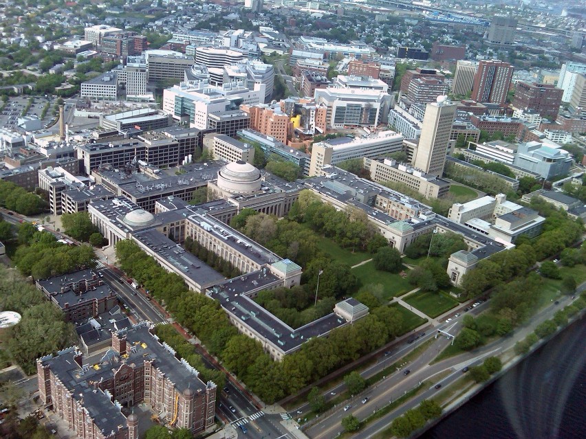 1865 – Zainaugurował działalność Massachusetts Institute of...