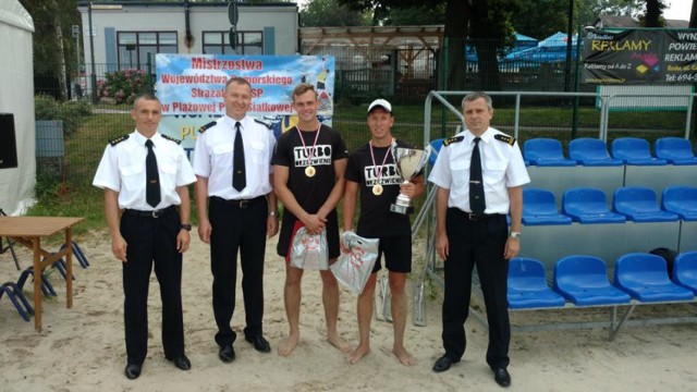 Jacek Stachowicz i Krzysztof Totzke wygrali  Mistrzostwa Strażaków Województwa Pomorskiego w Siatkówce Plażowej, które odbyły się w Pucku.