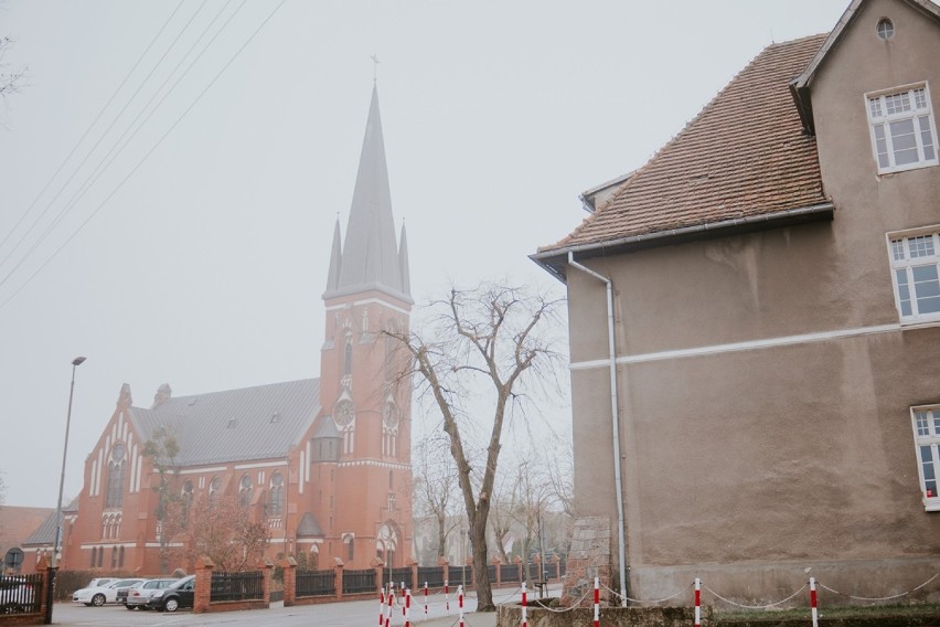 Oborniki. Gęsta mgła spowiła nasze miasto [ZDJĘCIA]