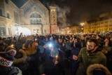 Finał WOŚP 2019 Poznań: Poznań rozbłysnął "Światełkiem do nieba". Wcześniej na scenie wystąpili Łona i Webber [ZDJĘCIA]