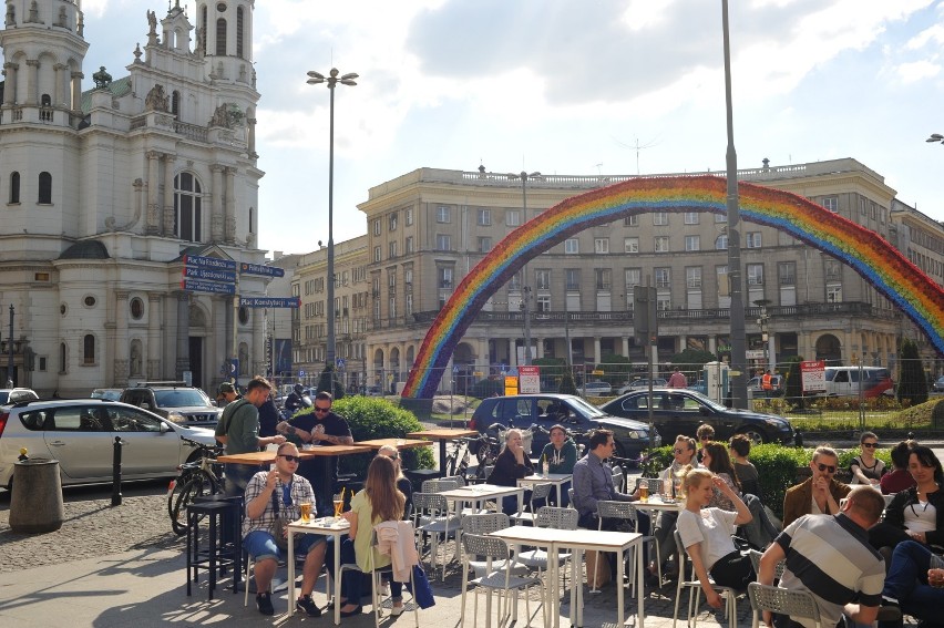 Chcą „Tęczy” na placu Zbawiciela. Czy kontrowersyjny obiekt...