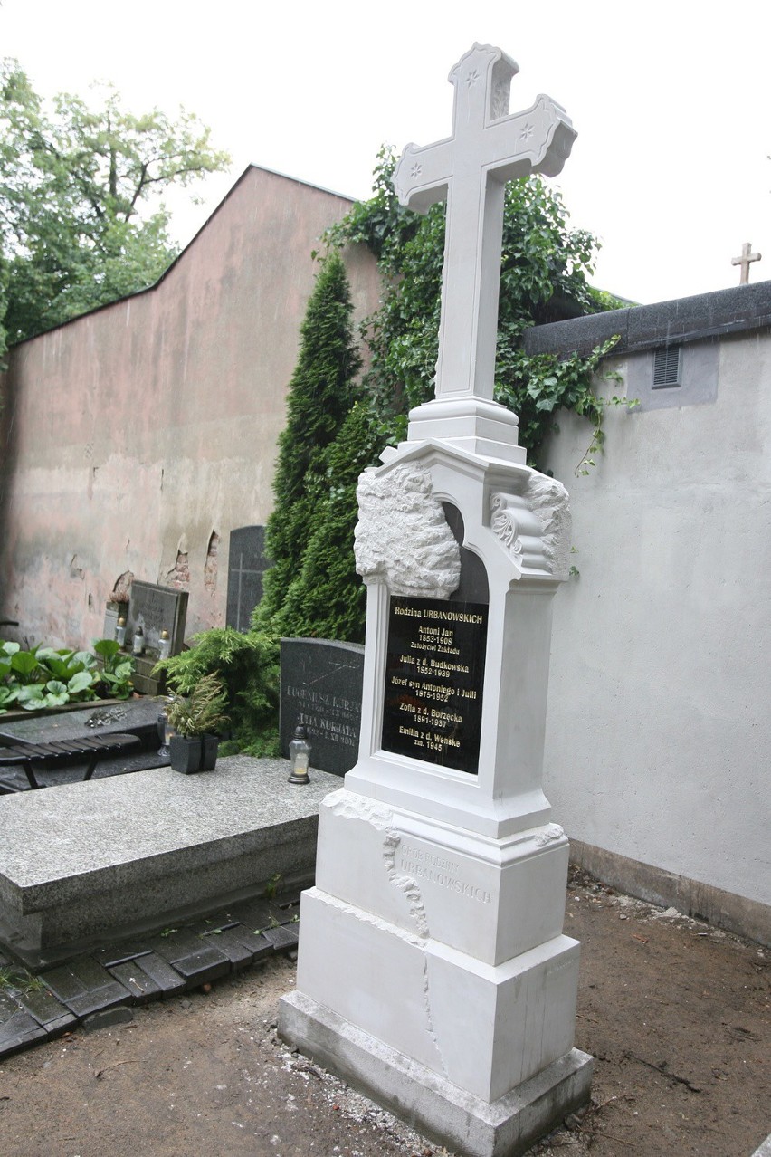 Odsłonięto pomnik rodziny Urbanowskich na Starym Cmentarzu w Łodzi [ZDJĘCIA]