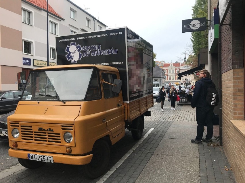 Antyaborcyjne auto znów parkuje przy ul. Kołłątaja w Opolu