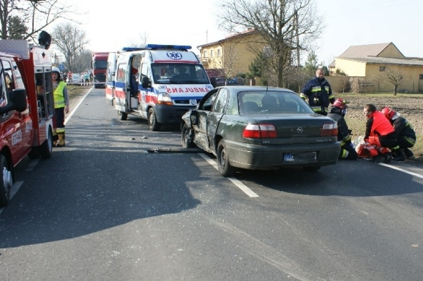 Groźny wypadek pod Kobylinem na drodze nr 36