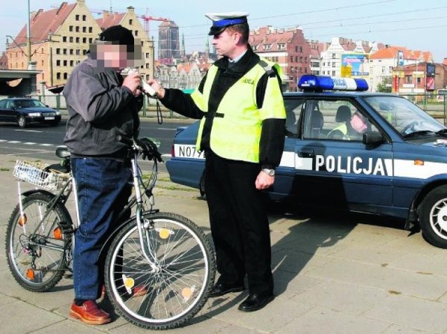 Jadąc po pijanemu rowerem można stracić prawko