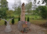 Uporządkowali pomnik pamięci Danuty Siedzikówny "Inki" w Tulicach