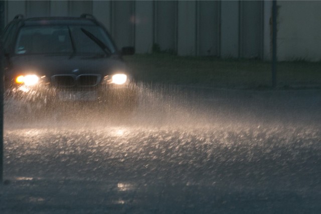 16.08.2015 krakow
burza opad deszczu ulewa centrum handlowe bonarka  zalany parking 
fot. anna kaczmarz / dziennik polski / polska press